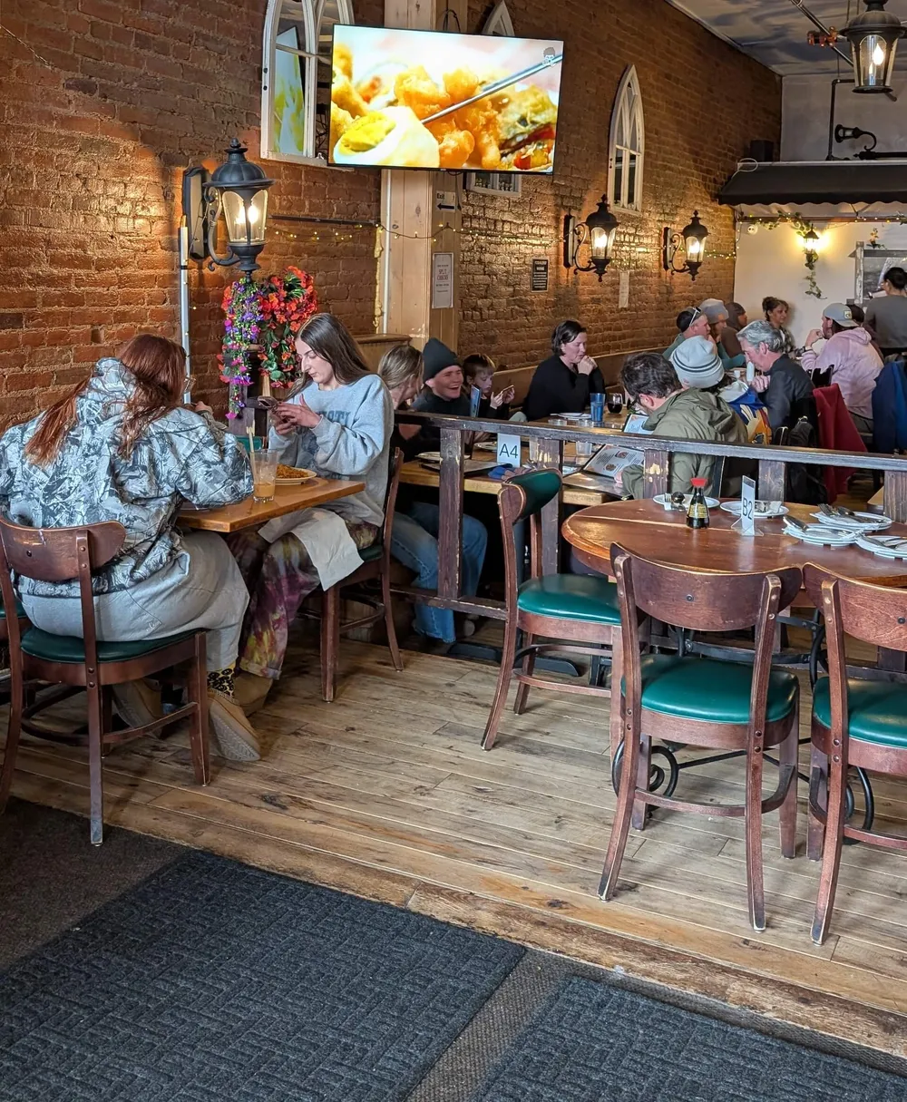Inside Rocky Mountain Thai Kitchen