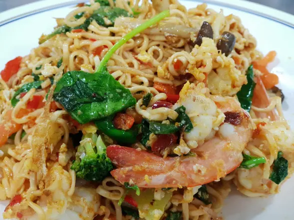 Pad mama instant noodle stir-fry