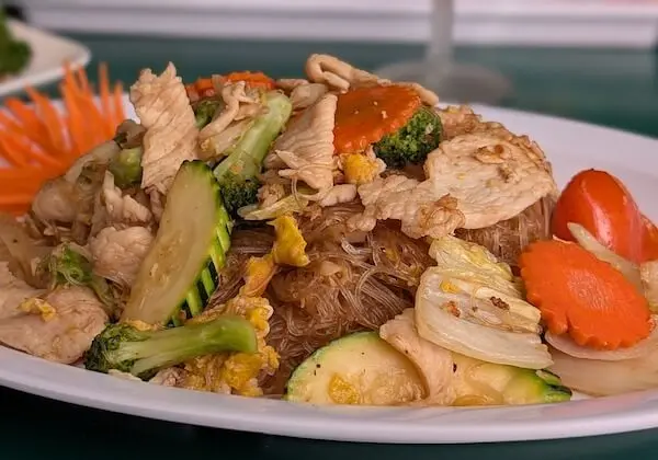 Stir-fried noodles with vegetables